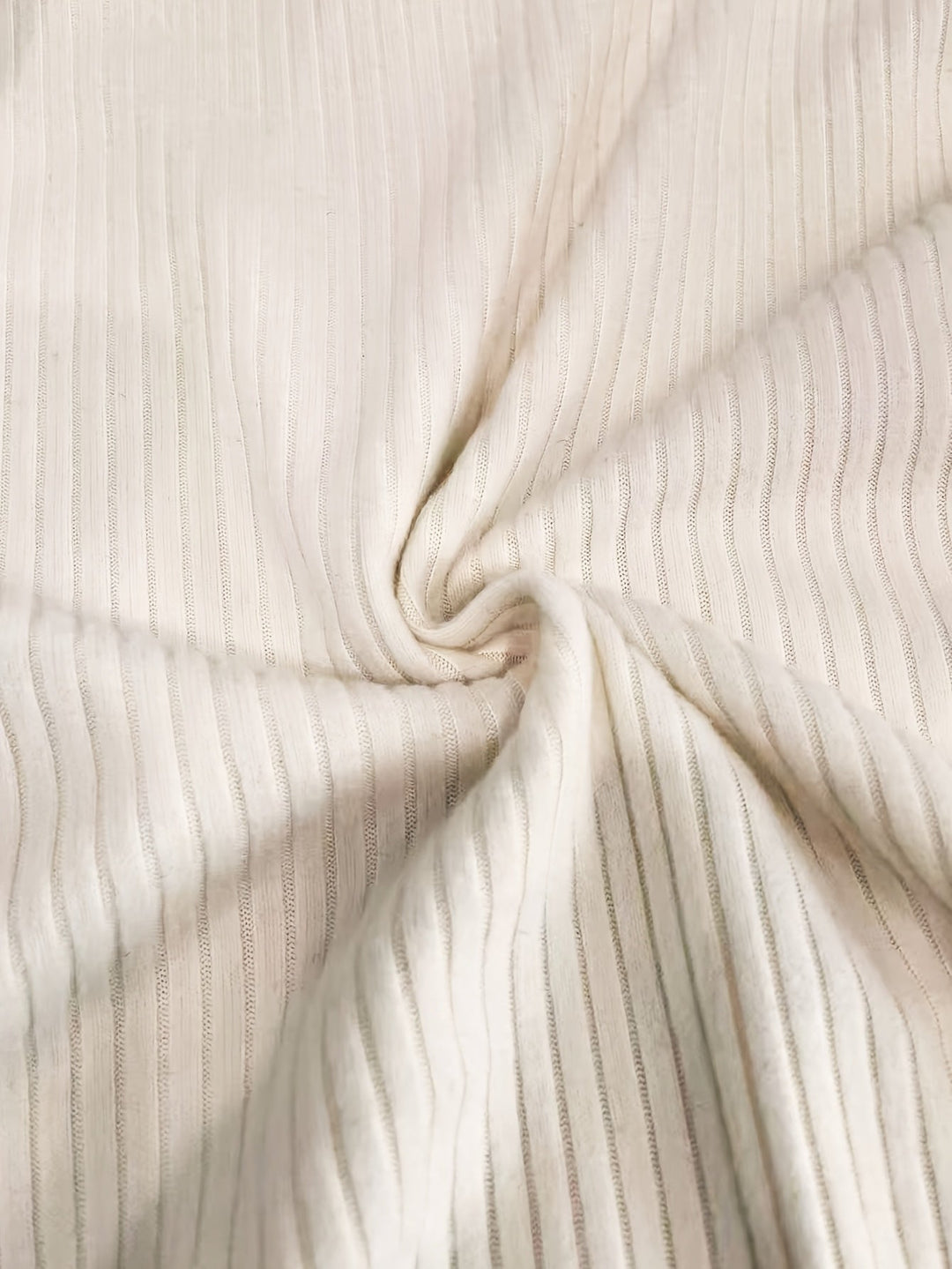 Ambra | Maglia a Coste con Collo Alto e Bottoni Dorati